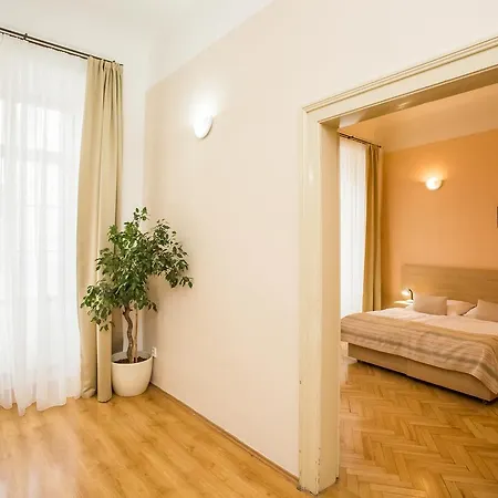 U Zlate Podkovy - At The Golden Horseshoe Apartmán *